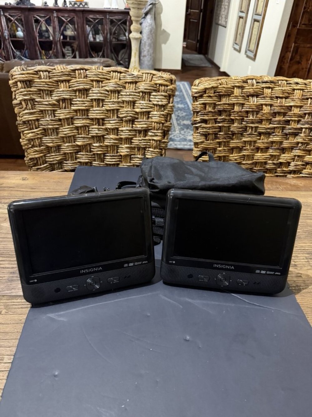 Insignia NS-DSP9DVD15 Portal DVD Player 9" Black Lot Of 2 - Tested